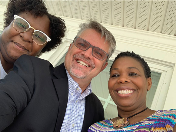 Karraine Moody ’01, Gregg Lewis IDP’93, and Tammy Lubin smile for a selfie on the front porch of Lubin’s new Hartford home.